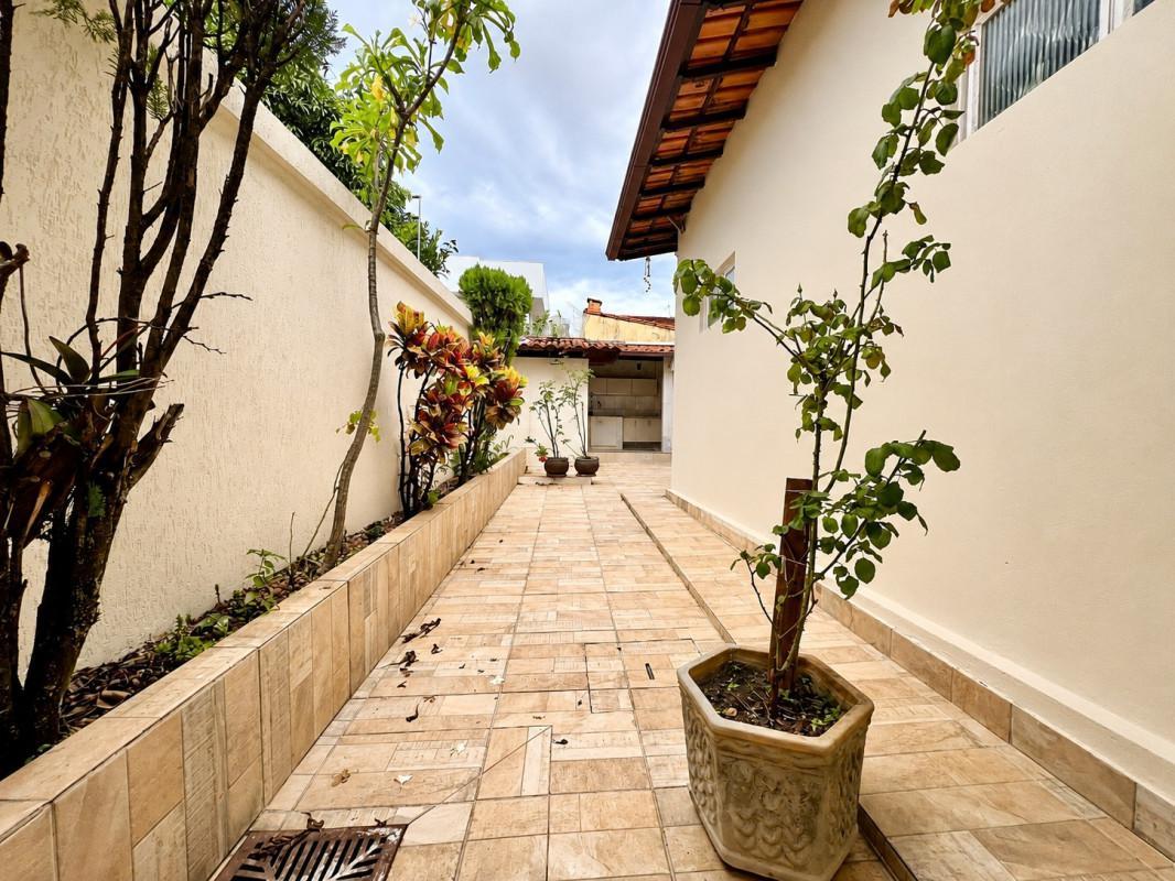 Casa, Castelo, 3 Quartos, 2 Vagas, 1 Suíte