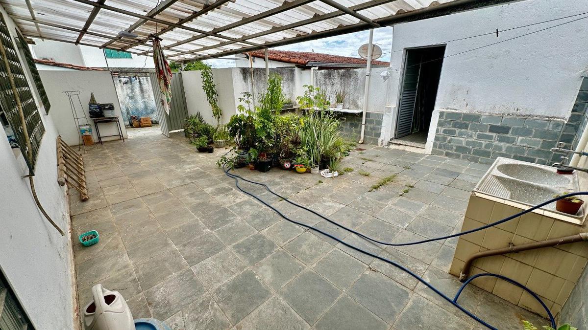 Casa, Planalto, 6 Quartos, 5 Vagas, 1 Suíte