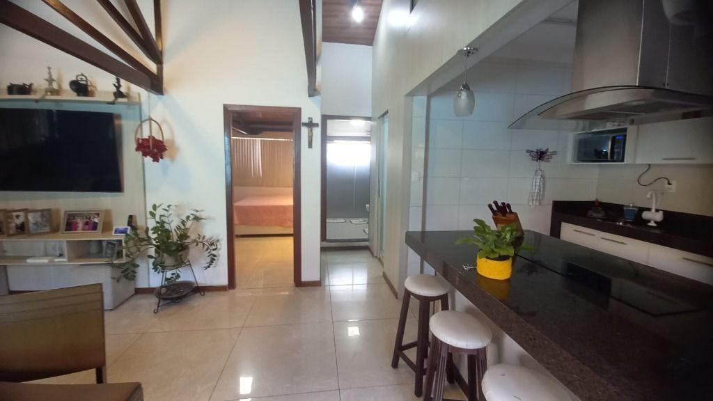 Casa, Centro, 6 Quartos, 0 Vaga, 1 Suíte