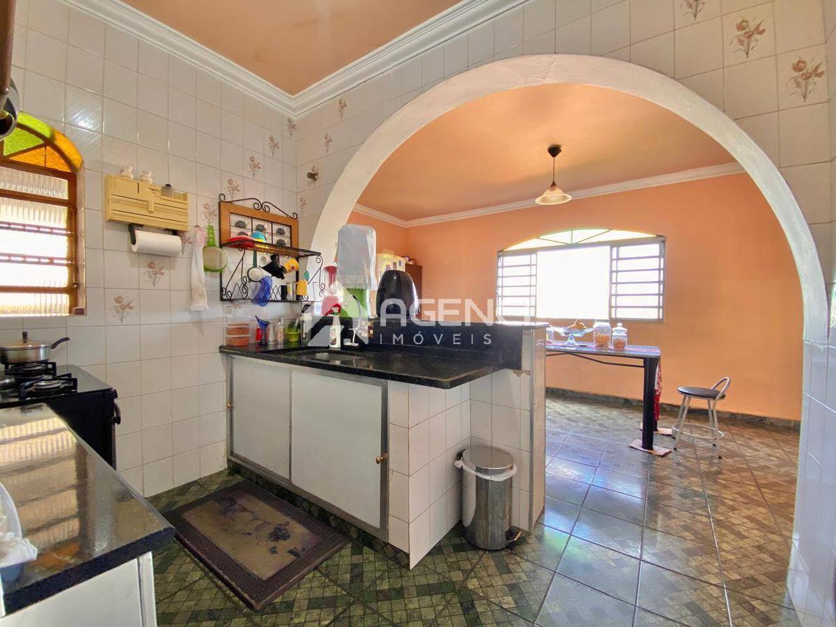 Casa, Santa Maria, 6 Quartos, 0 Vaga, 0 Suíte