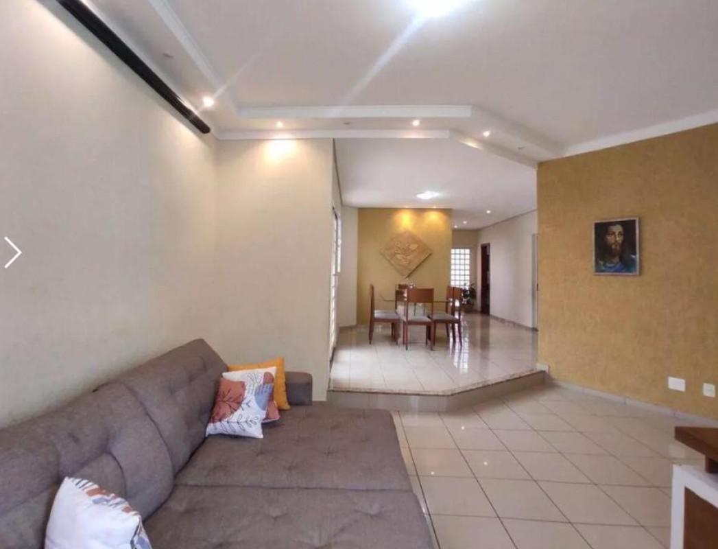 Casa, Lundcea, 4 Quartos, 2 Vagas, 1 Suíte