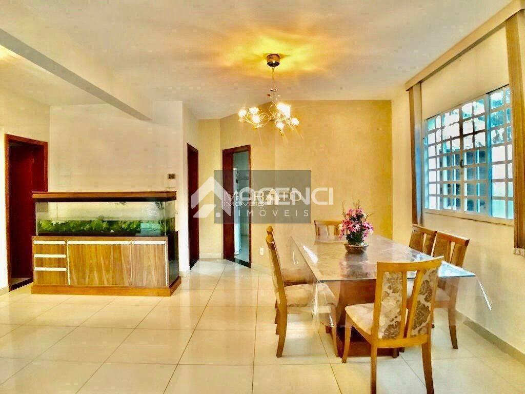 Casa, Cabral, 5 Quartos, 0 Vaga, 1 Suíte