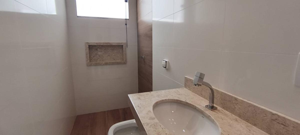 Casa, Alto Serenata, 3 Quartos, 2 Vagas, 1 Suíte