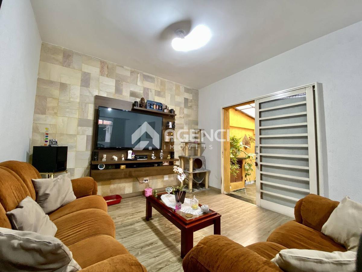 Casa, Santa Maria, 5 Quartos, 0 Vaga, 3 Suítes