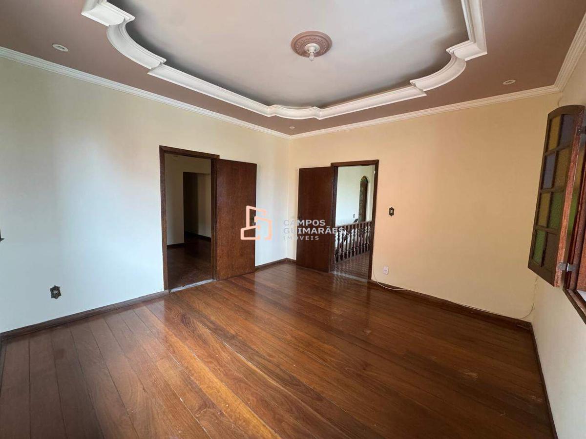Casa, Industrial, 4 Quartos, 2 Vagas, 2 Suítes