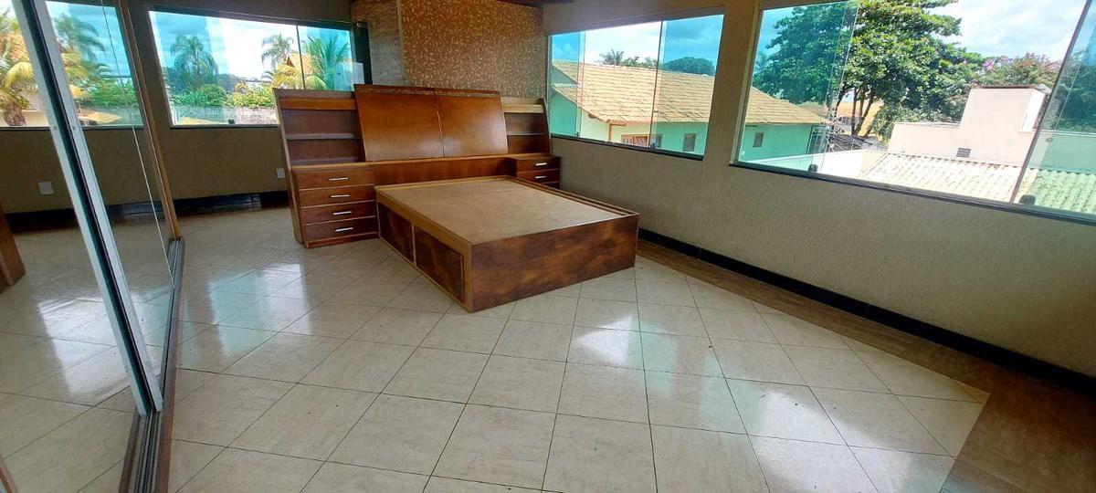 Casa, Trevo, 4 Quartos, 10 Vagas, 1 Suíte