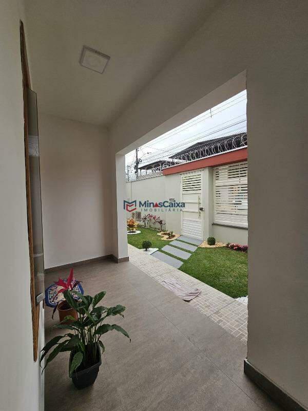 Casa, Quitandinha, 3 Quartos, 2 Vagas, 1 Suíte