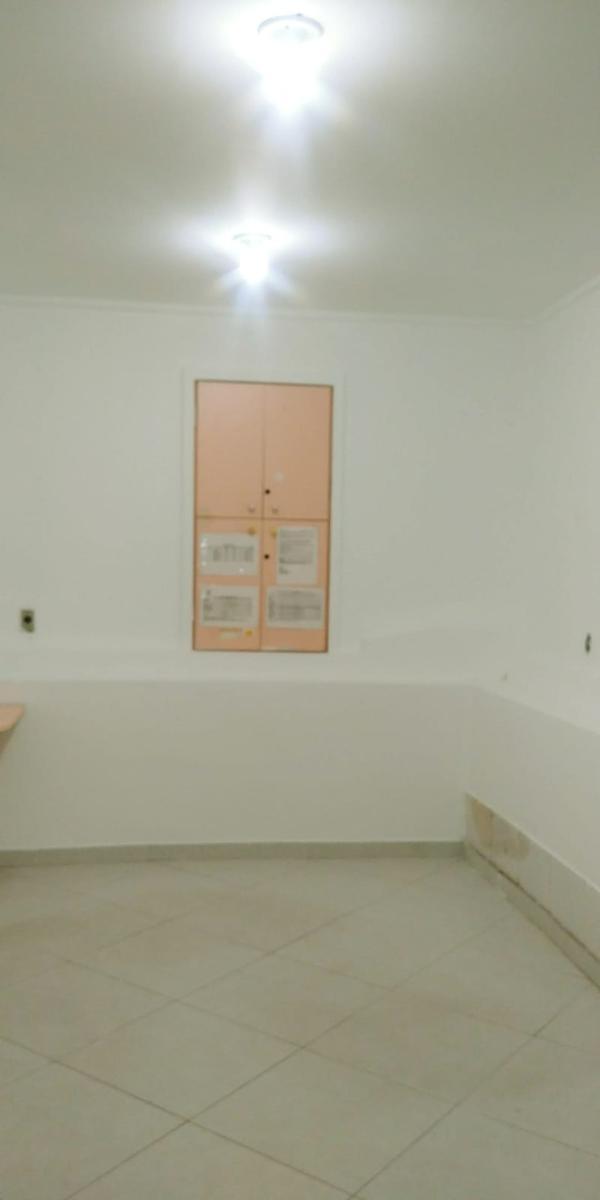 Casa Comercial, Funcionários, 0 Quarto, 10 Vagas