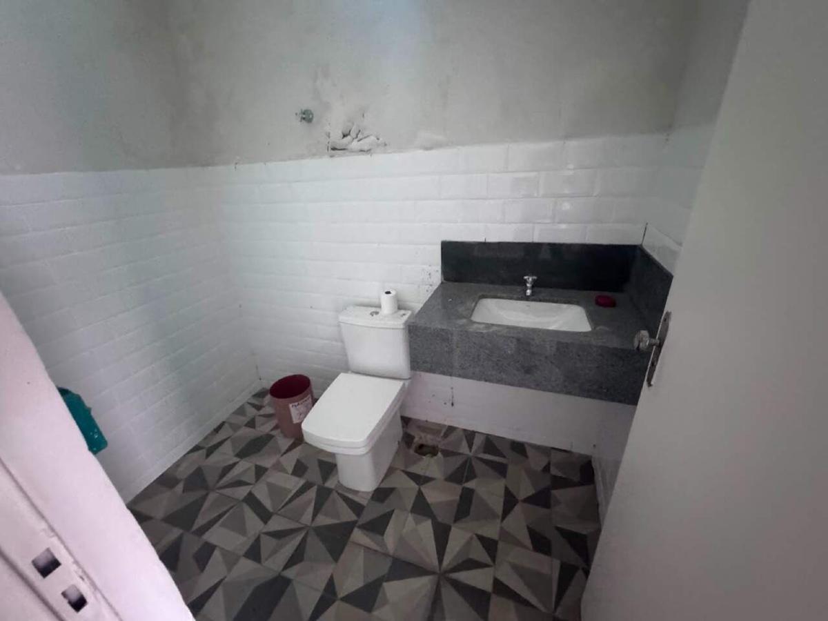 Casa, Cinquentenário, 0 Quarto, 0 Vaga