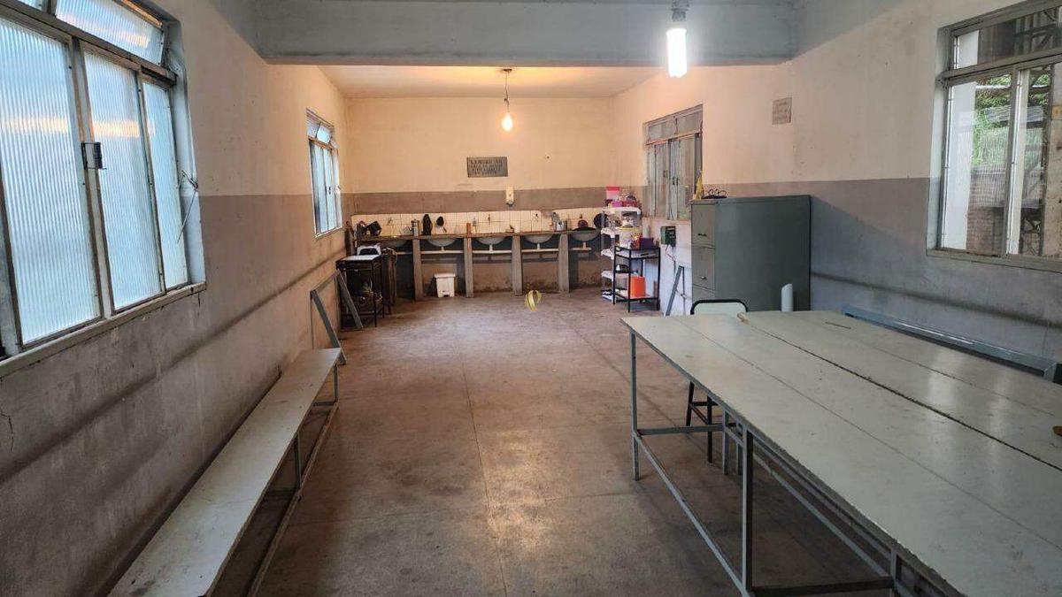 Galpão, Califórnia, 0 Quarto, 0 Vaga