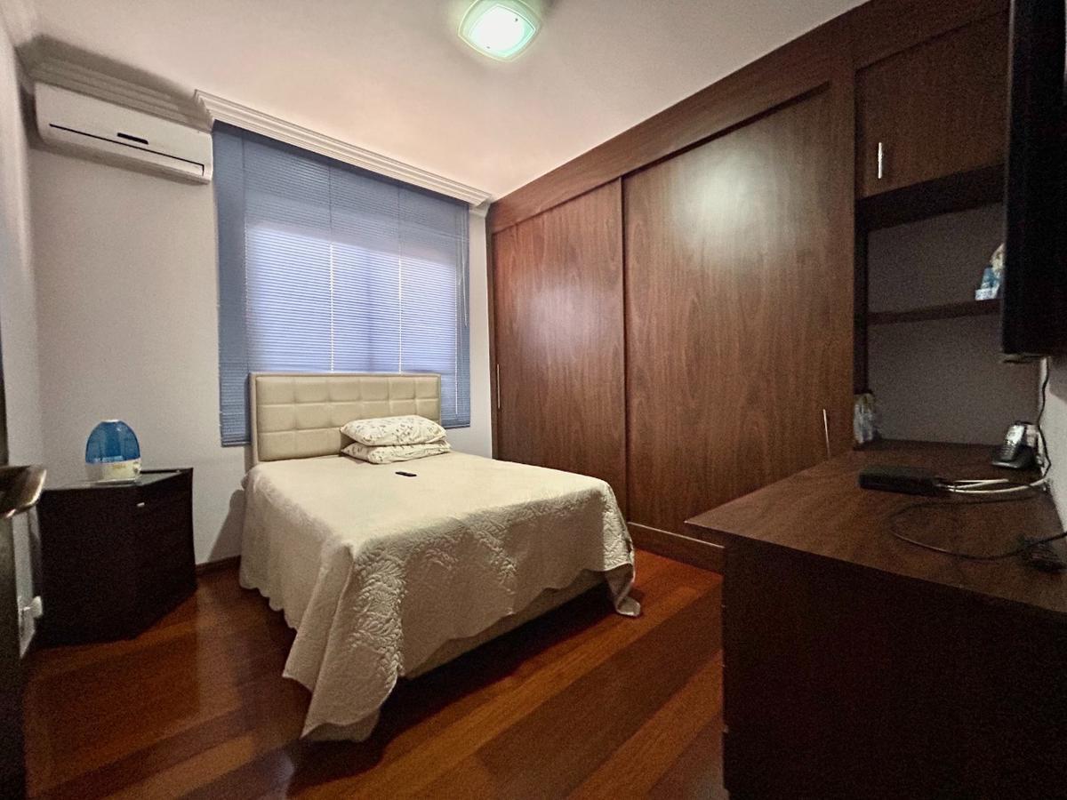 Casa, Castelo, 4 Quartos, 4 Vagas, 1 Suíte