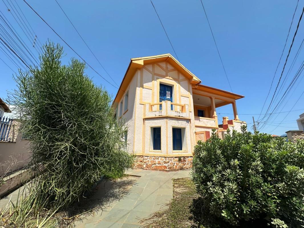 Casa, Centro, 5 Quartos, 4 Vagas