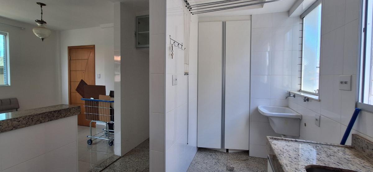 Apartamento, Sagrada Família, 3 Quartos, 2 Vagas, 1 Suíte