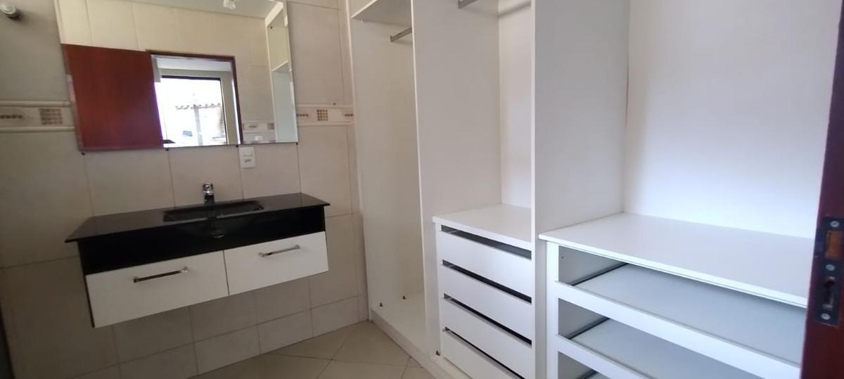 Casa, Santa Cruz, 5 Quartos, 4 Vagas, 1 Suíte