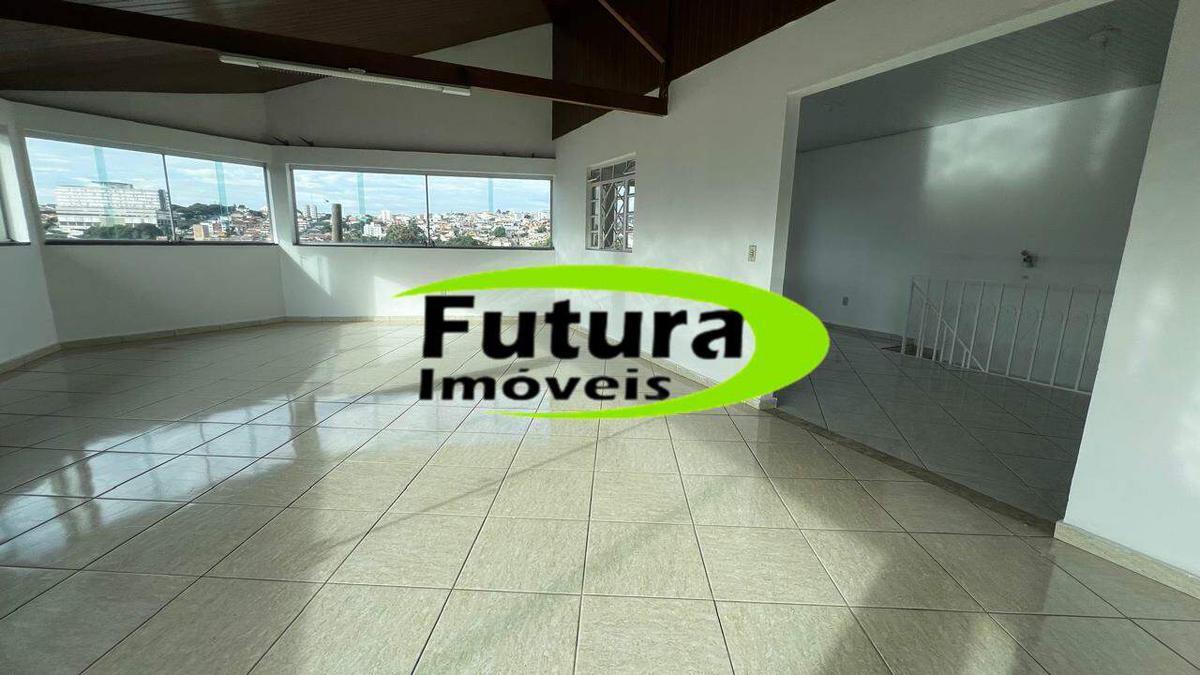 Casa, Miramar (barreiro), 4 Quartos, 2 Vagas, 2 Suítes