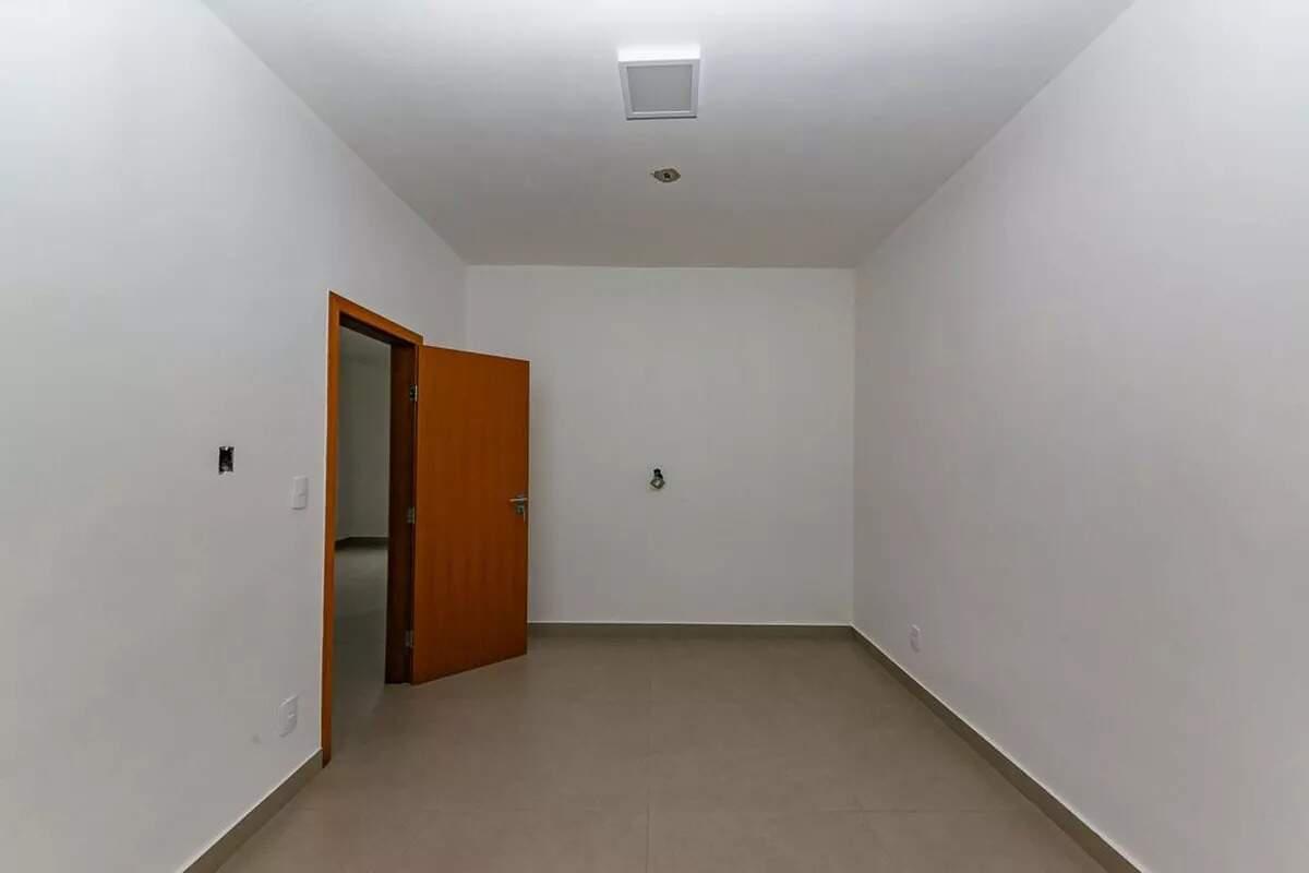 Casa, Palmeiras, 4 Quartos, 8 Vagas, 1 Suíte