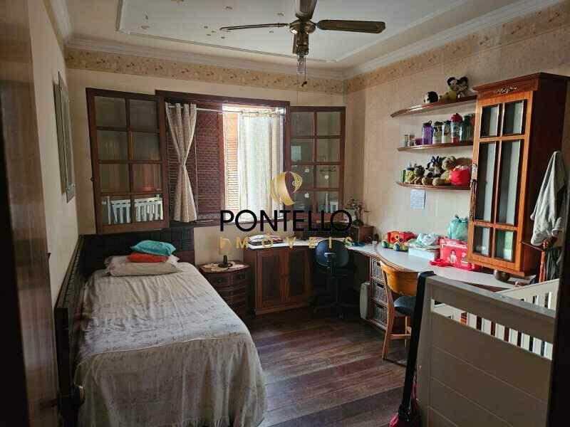 Casa, Castelo, 5 Quartos, 4 Vagas, 1 Suíte