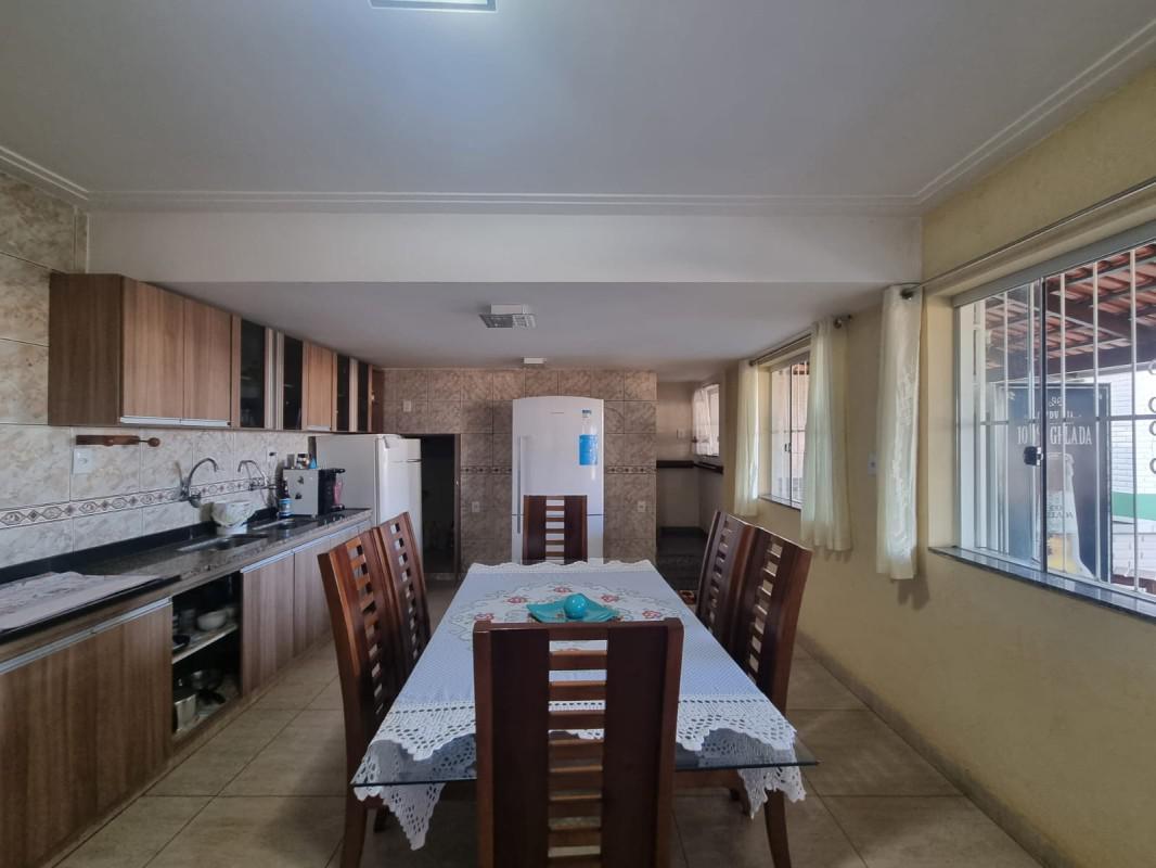 Casa, Centro, 4 Quartos, 6 Vagas, 1 Suíte