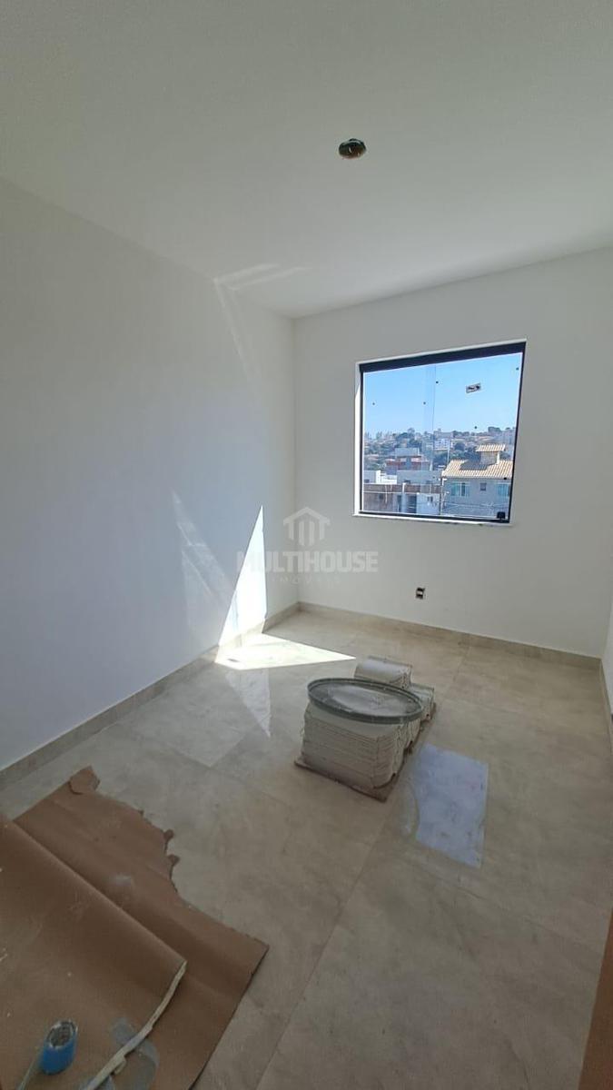Casa, Santa Branca, 3 Quartos, 4 Vagas, 1 Suíte