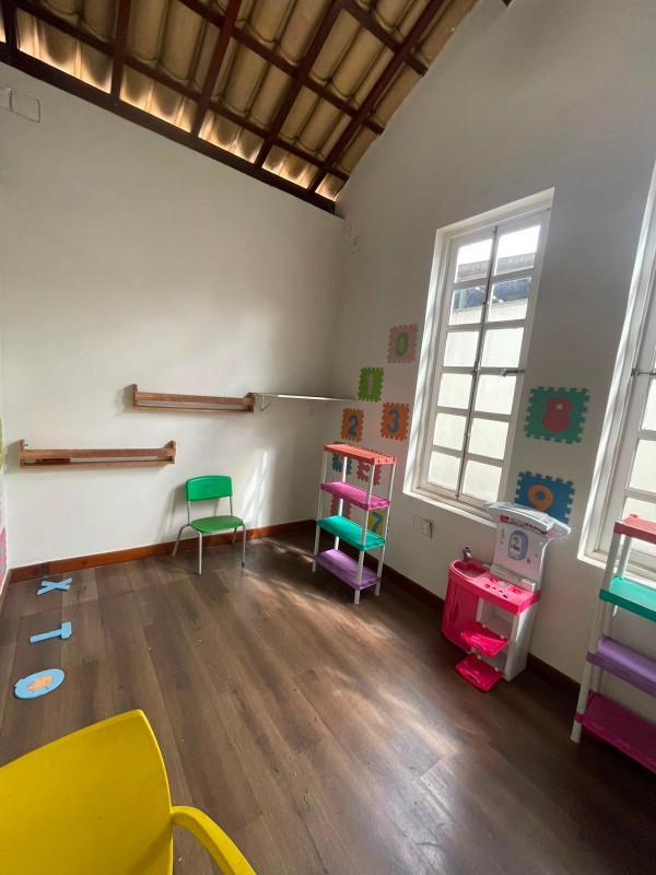 Casa Comercial, Candelária, 4 Quartos, 0 Vaga, 1 Suíte