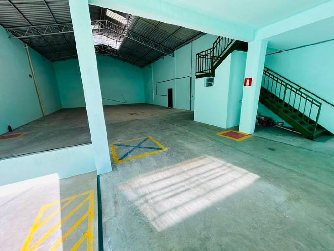 Galpão, São Francisco, 0 Quarto, 1 Vaga