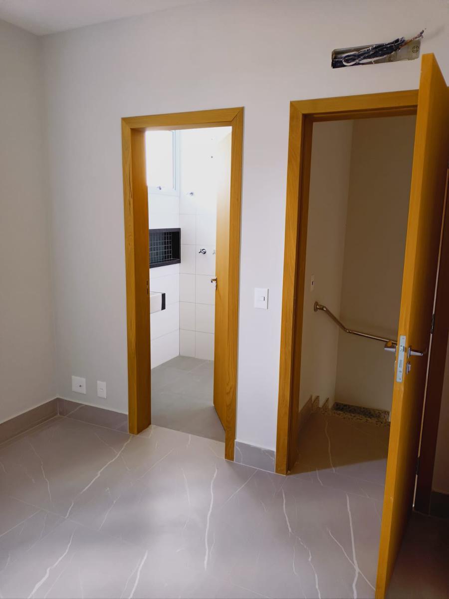 Cobertura, Fonte Grande, 3 Quartos, 2 Vagas, 1 Suíte