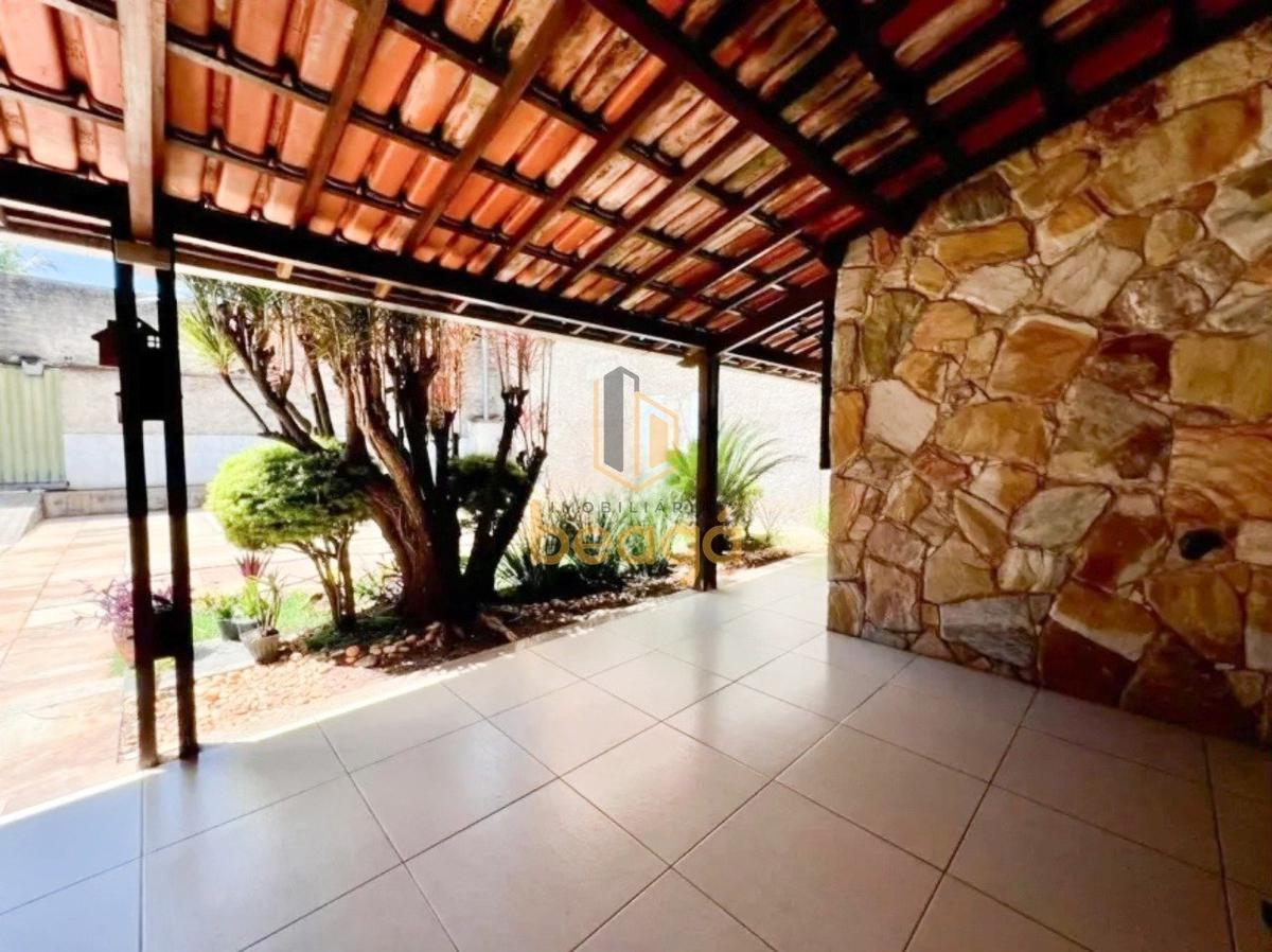 Casa, Santa Terezinha, 3 Quartos, 4 Vagas, 1 Suíte