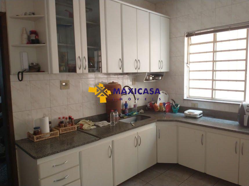 Casa, Cachoeirinha, 4 Quartos, 6 Vagas, 1 Suíte