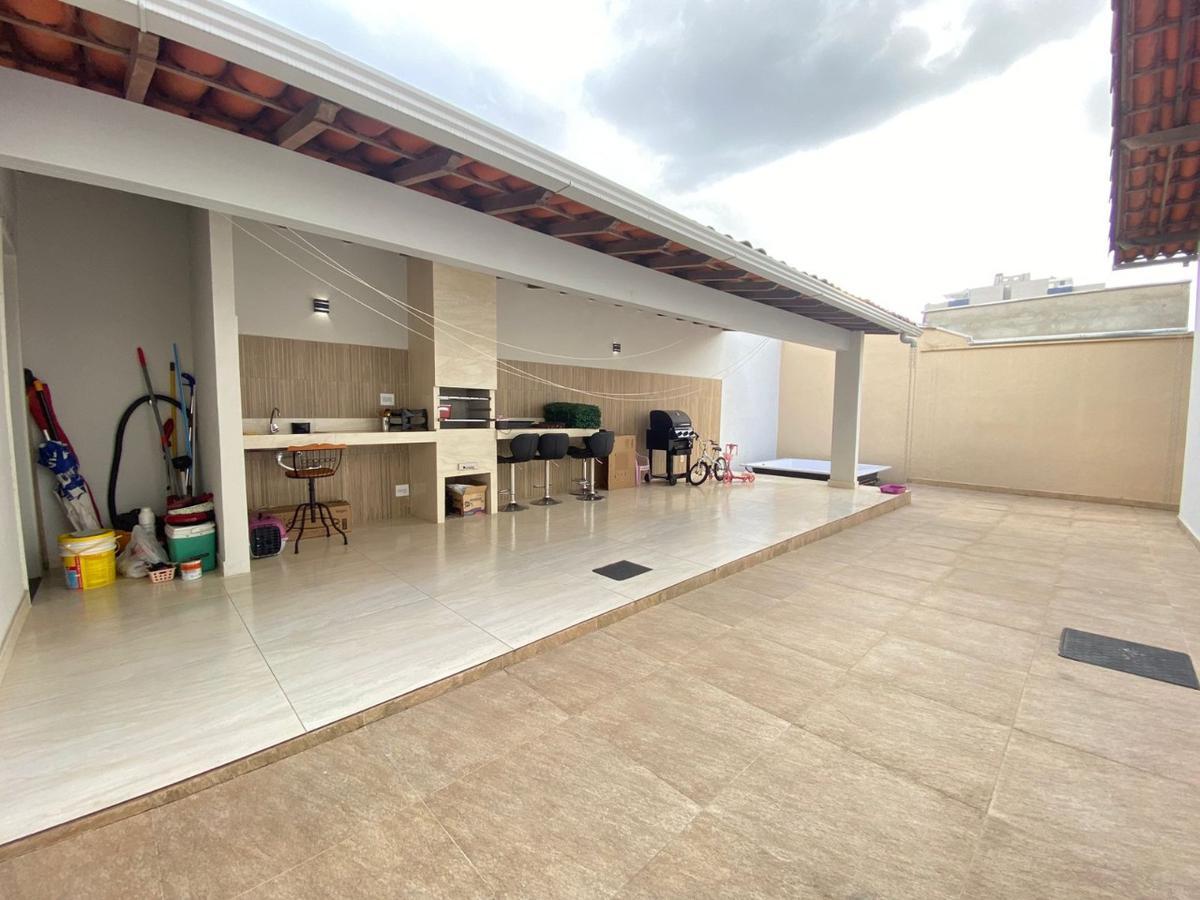 Casa, Castelo, 4 Quartos, 3 Vagas, 3 Suítes