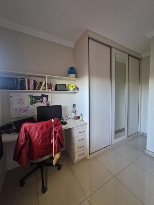 Casa, Petropolis, 3 Quartos, 4 Vagas, 1 Suíte