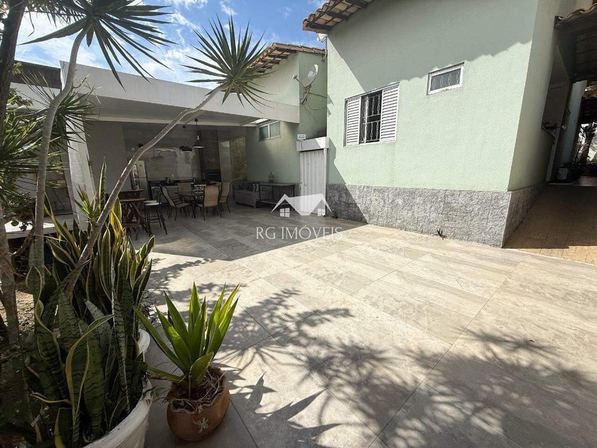 Casa, Tirol (barreiro), 3 Quartos, 2 Vagas, 1 Suíte