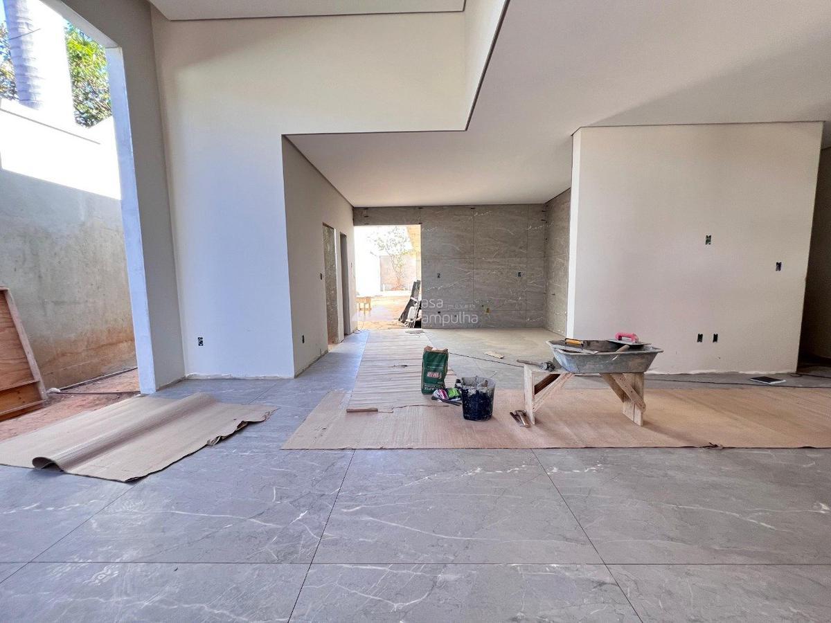 Casa, Trevo, 4 Quartos, 3 Vagas, 3 Suítes