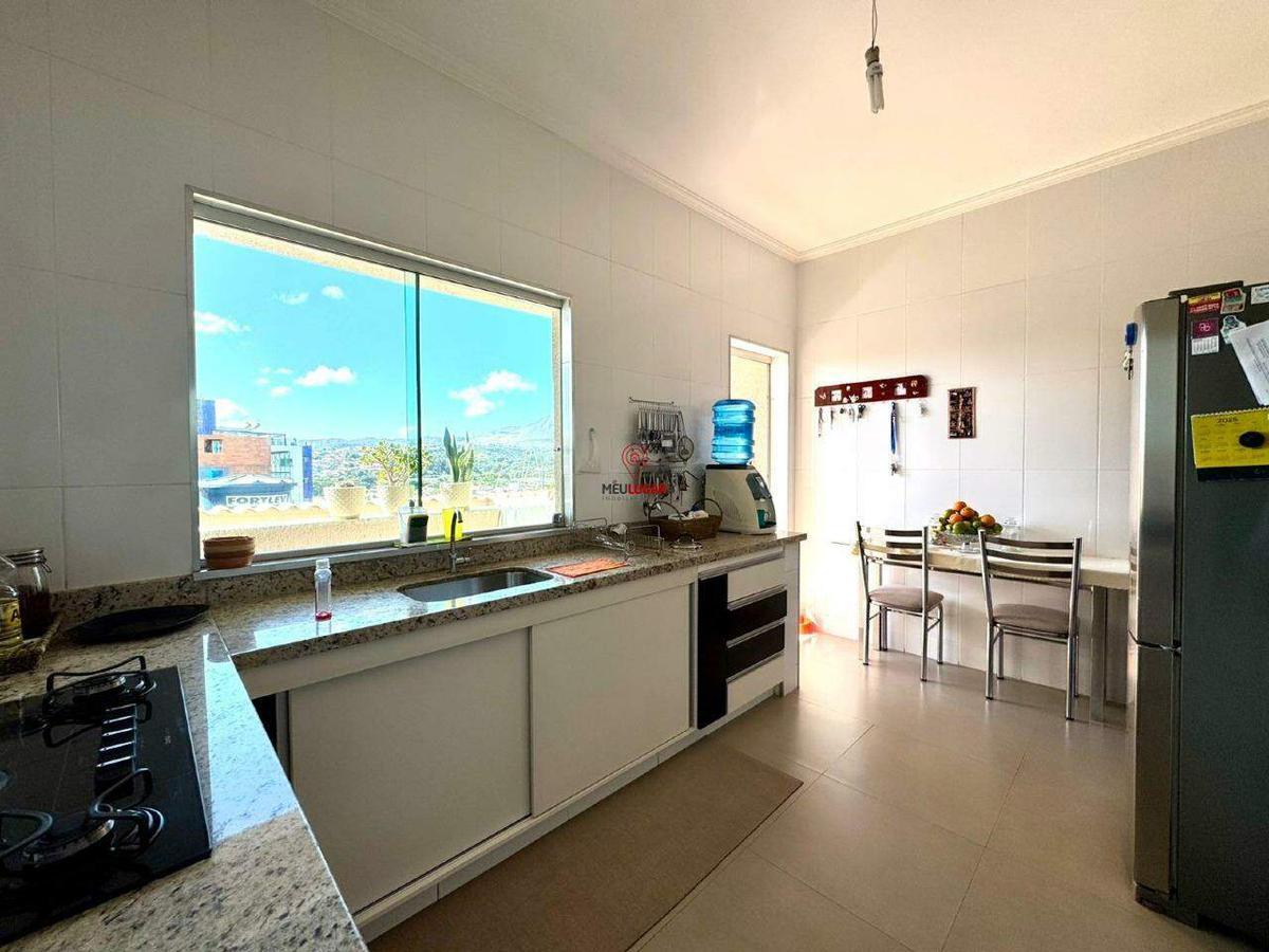 Casa, Miramar (barreiro), 4 Quartos, 3 Vagas, 1 Suíte