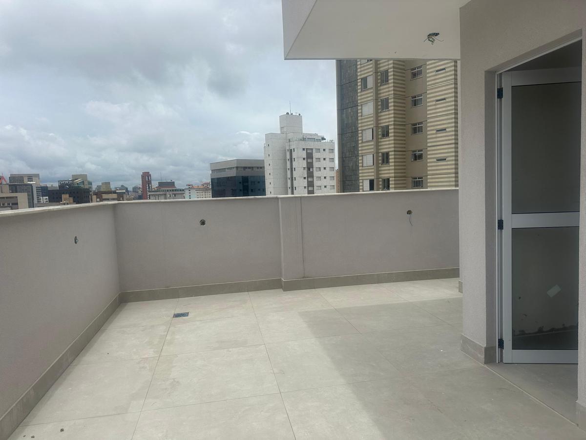 Cobertura, Funcionários, 2 Quartos, 2 Vagas, 2 Suítes