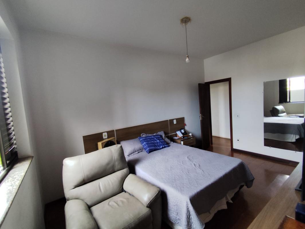 Casa, João Pinheiro, 6 Quartos, 2 Vagas, 2 Suítes