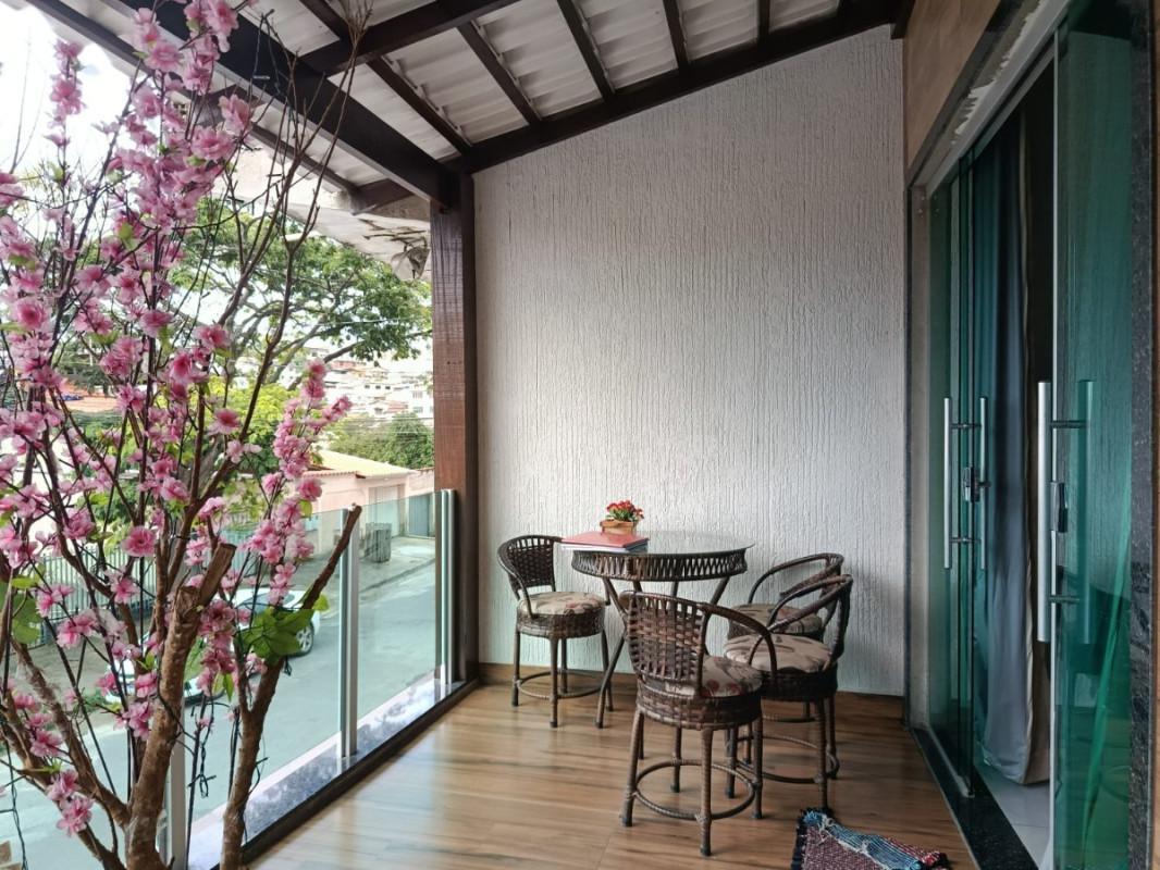Casa, Industrial, 3 Quartos, 5 Vagas, 1 Suíte