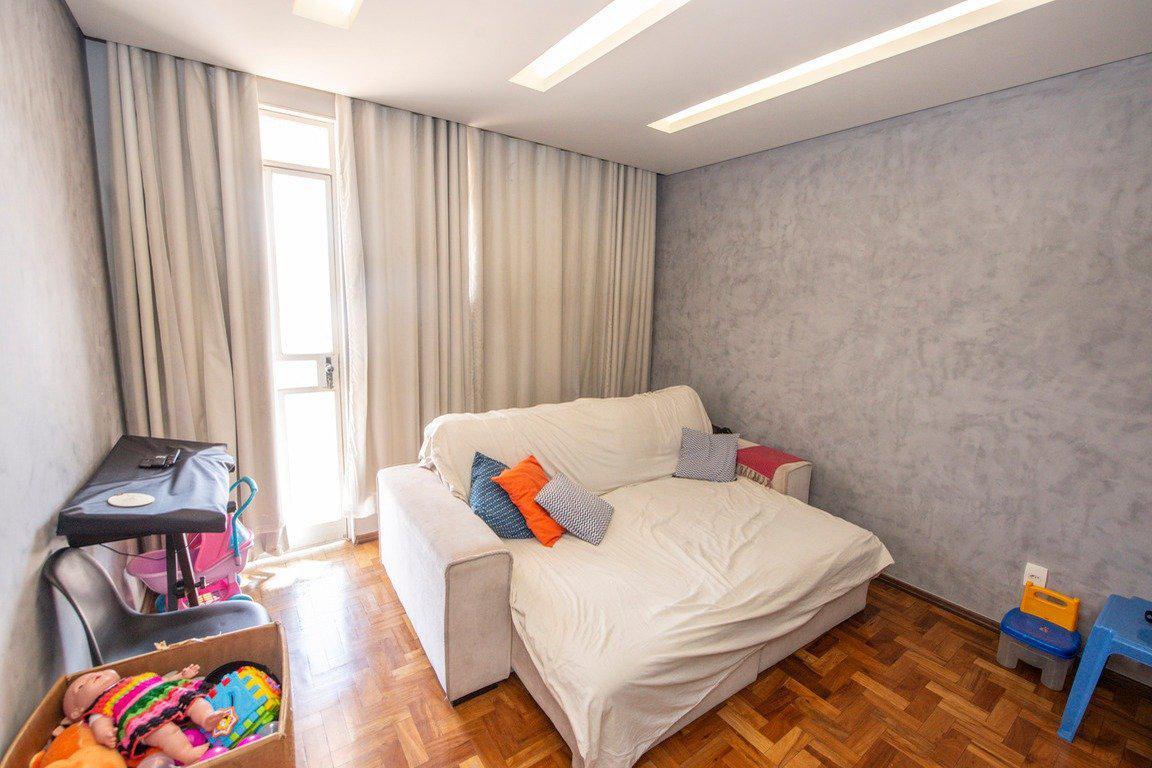 Casa, Cachoeirinha, 6 Quartos, 4 Vagas, 2 Suítes