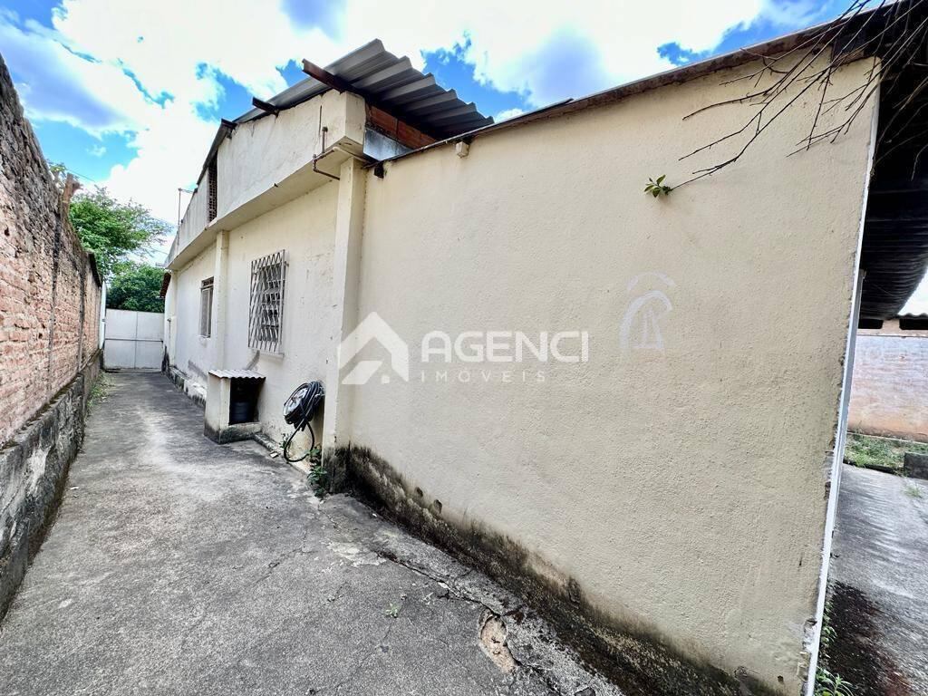 Casa, Coqueiros, 3 Quartos, 0 Vaga, 0 Suíte