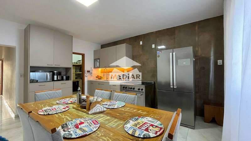Casa, Castelo, 5 Quartos, 3 Vagas, 1 Suíte