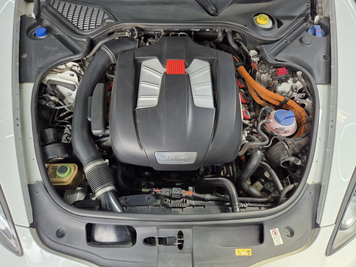 Porsche Panamera Turbo S 4.8
