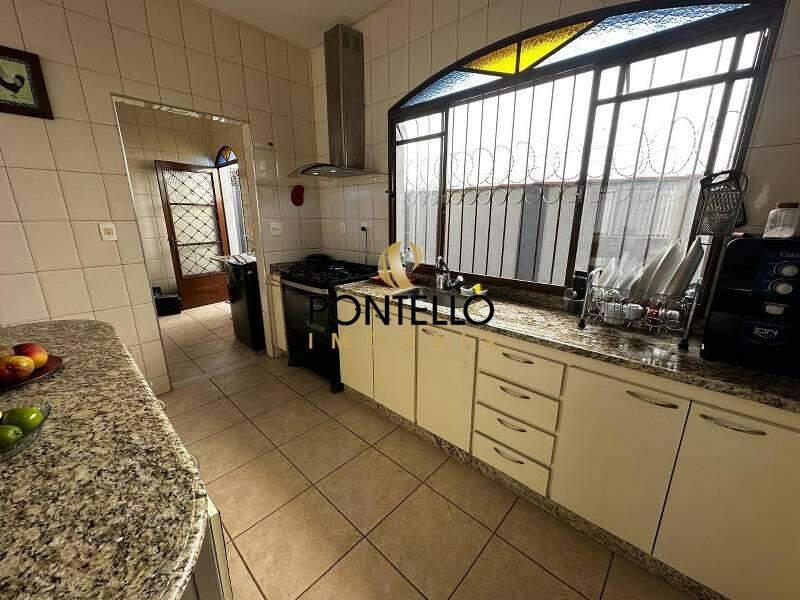 Casa, Nova Granada, 5 Quartos, 6 Vagas, 1 Suíte