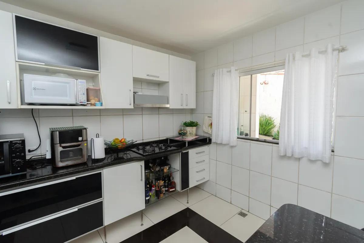 Casa, Teixeira Dias (barreiro), 3 Quartos, 3 Vagas, 1 Suíte