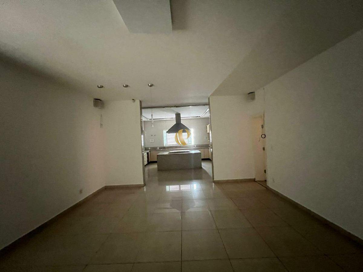 Casa, Centro, 8 Quartos, 15 Vagas, 2 Suítes