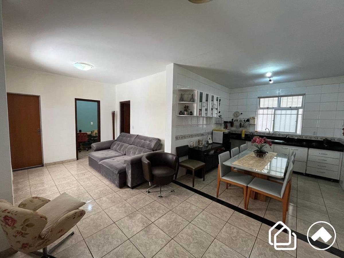 Casa, Buritis, 5 Quartos, 5 Vagas, 1 Suíte