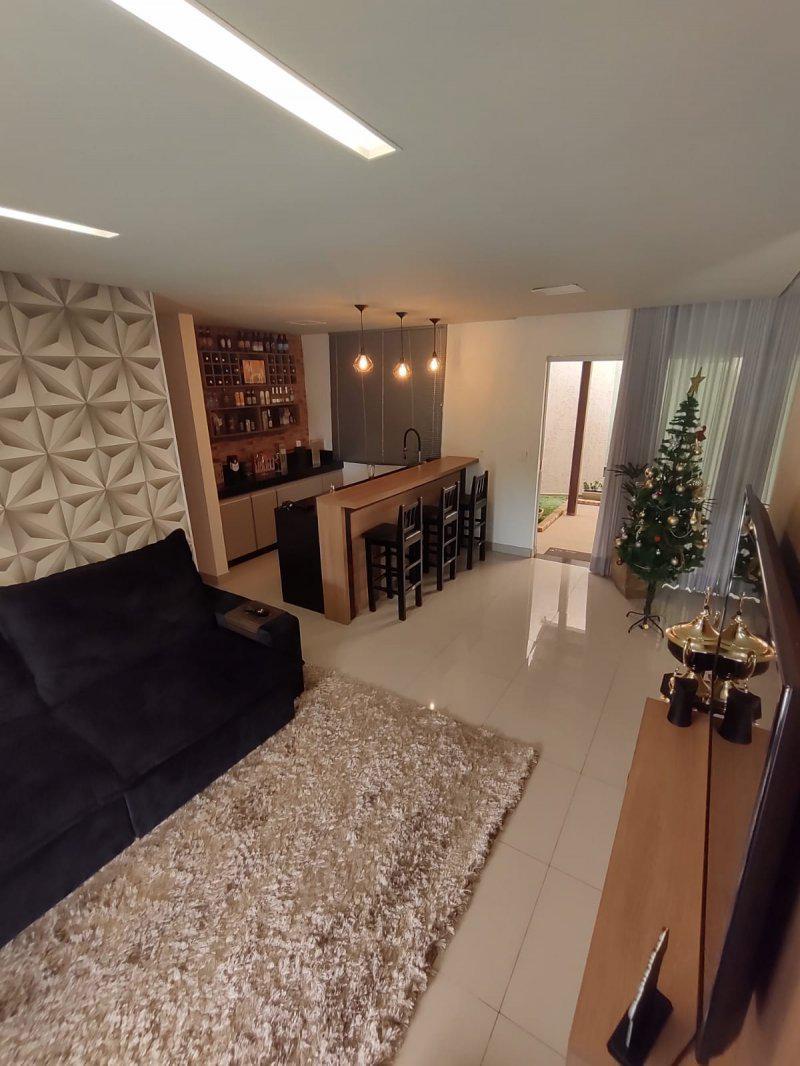 Casa, Duque de Caxias, 3 Quartos, 5 Vagas, 2 Suítes