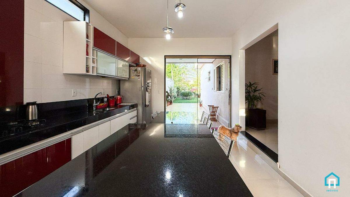 Casa, Centro, 4 Quartos, 4 Vagas, 2 Suítes