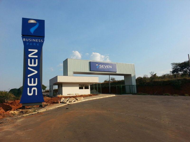 Galpão, Universitário, 0 Quarto, 0 Vaga