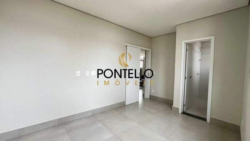 Cobertura, Centro, 2 Quartos, 0 Vaga, 4 Suítes