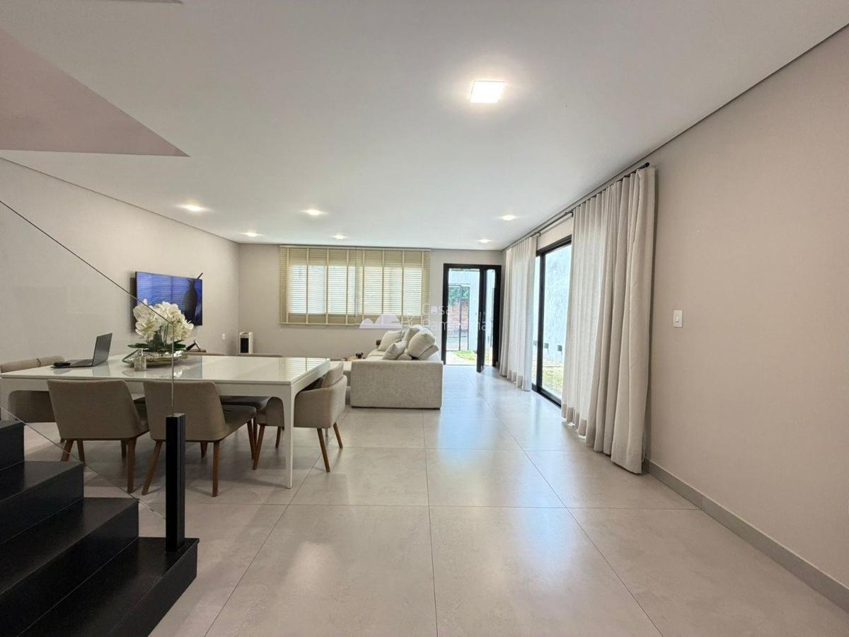 Casa, Trevo, 3 Quartos, 2 Vagas, 2 Suítes