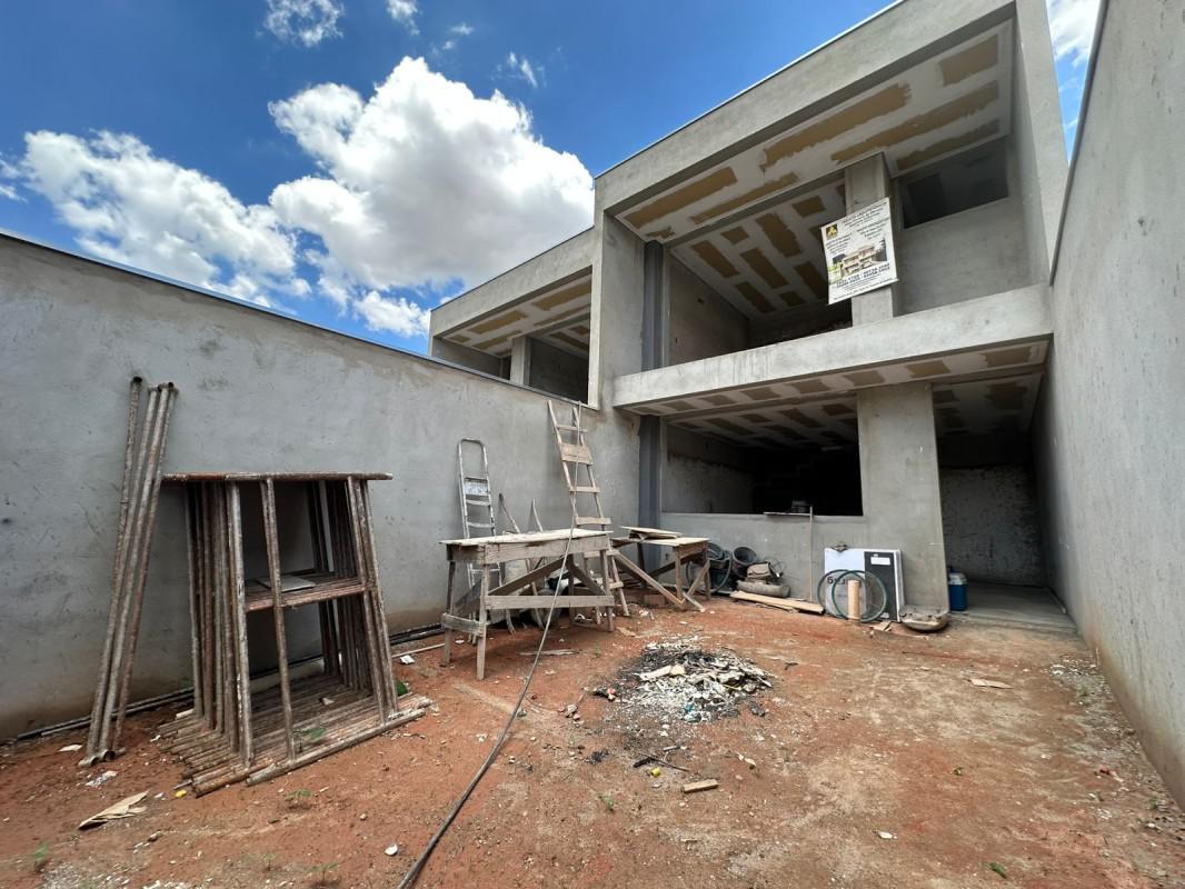 Casa, Monte Verde, 2 Quartos, 2 Vagas, 1 Suíte